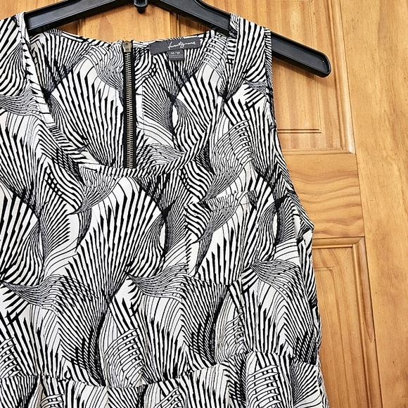 Forever 21 Women's Sleeveless Black & White Abstract Contemporary A-line Dress - Picture 5 of 15